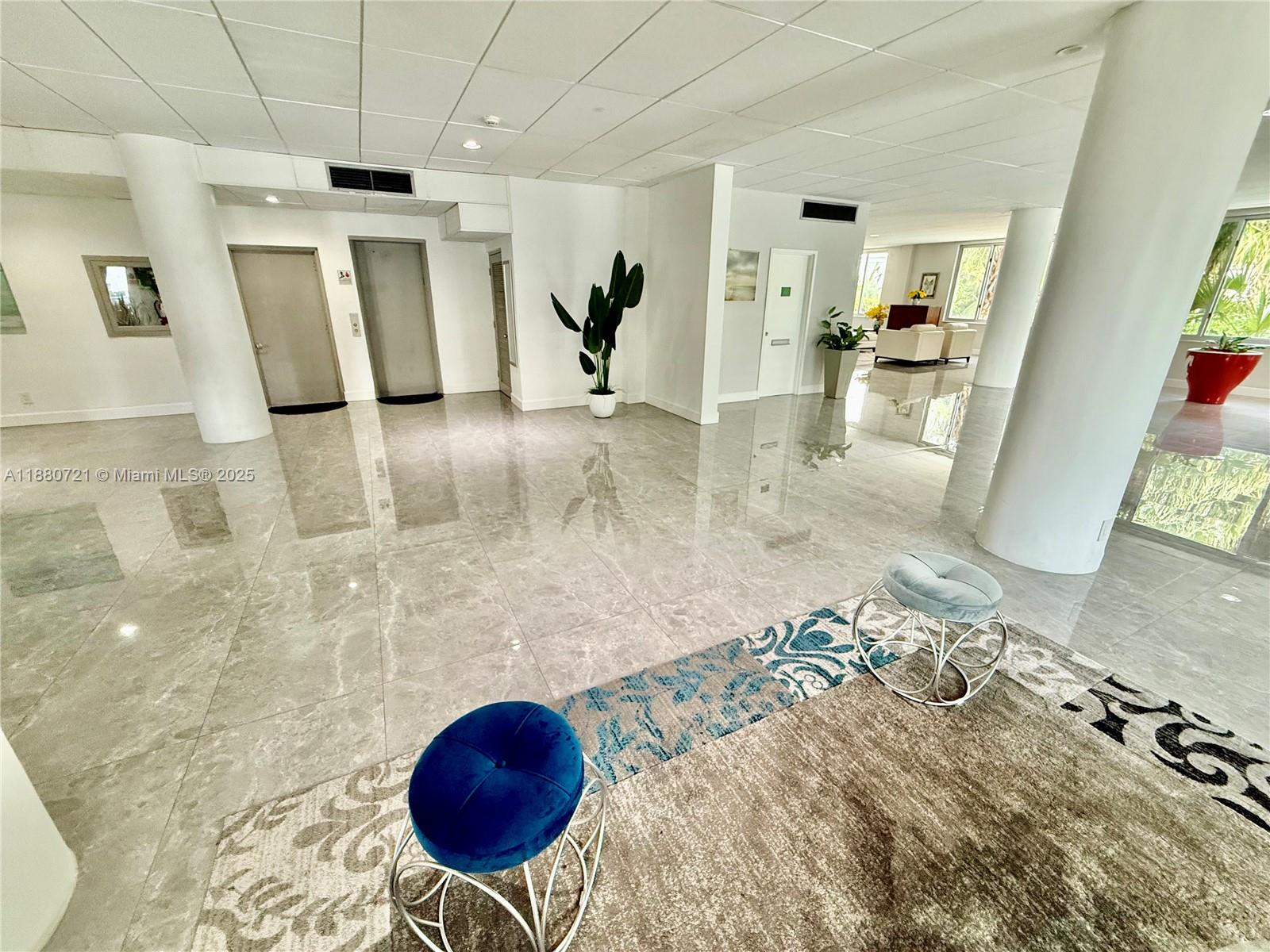 SUMMIT CONDO - Residential