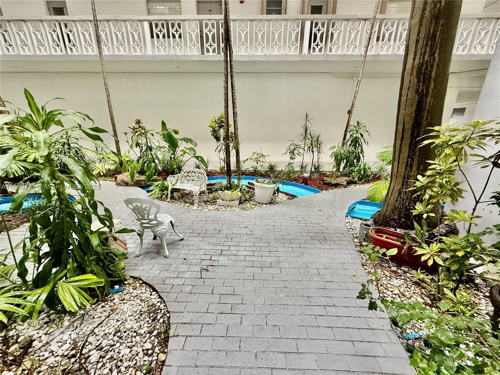 SUMMIT CONDO - Residential