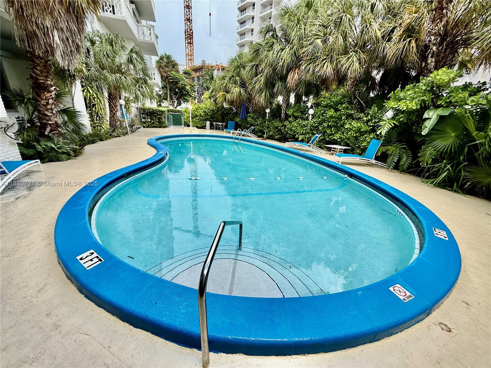 SUMMIT CONDO - Residential