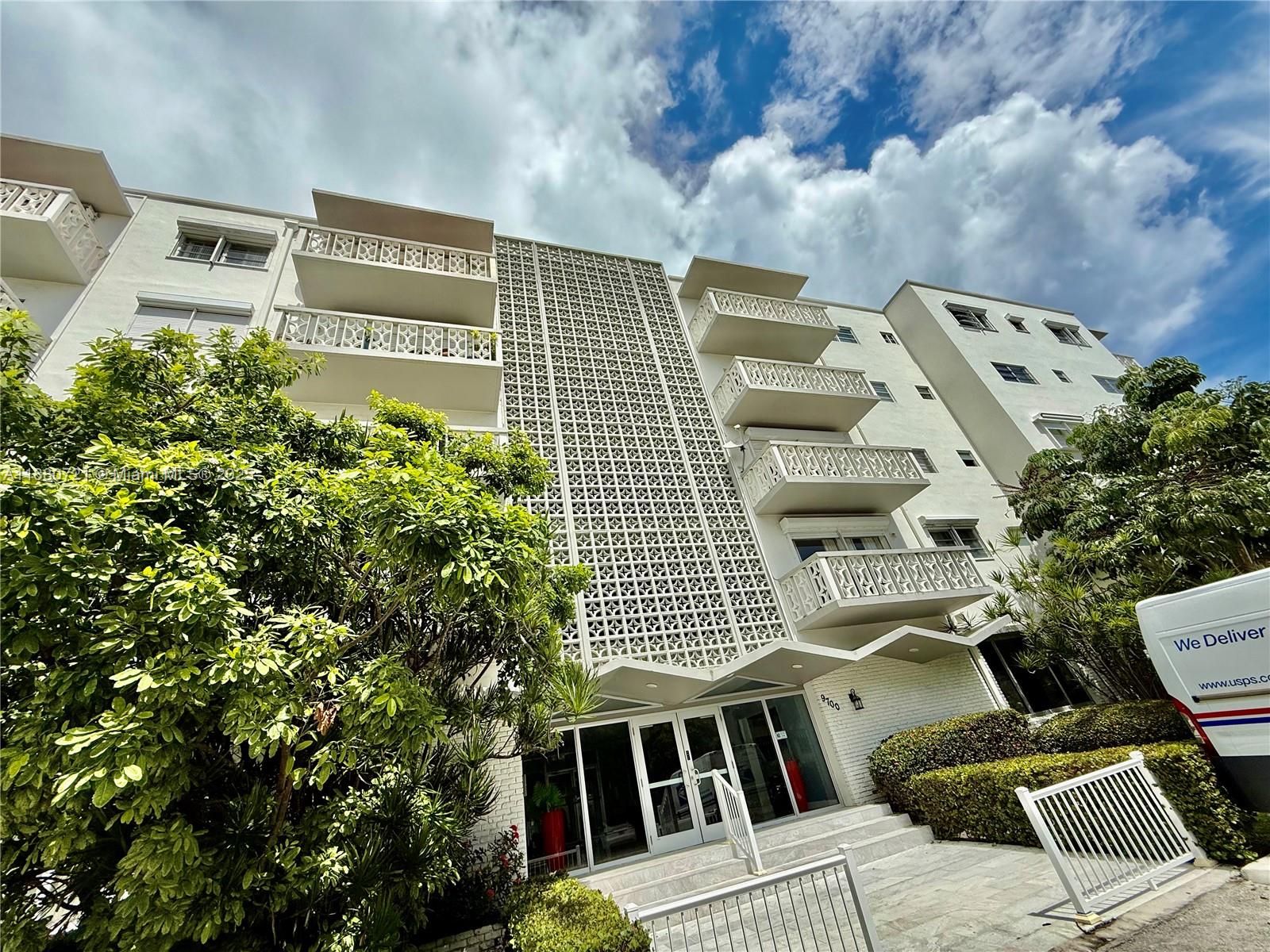 SUMMIT CONDO - Residential