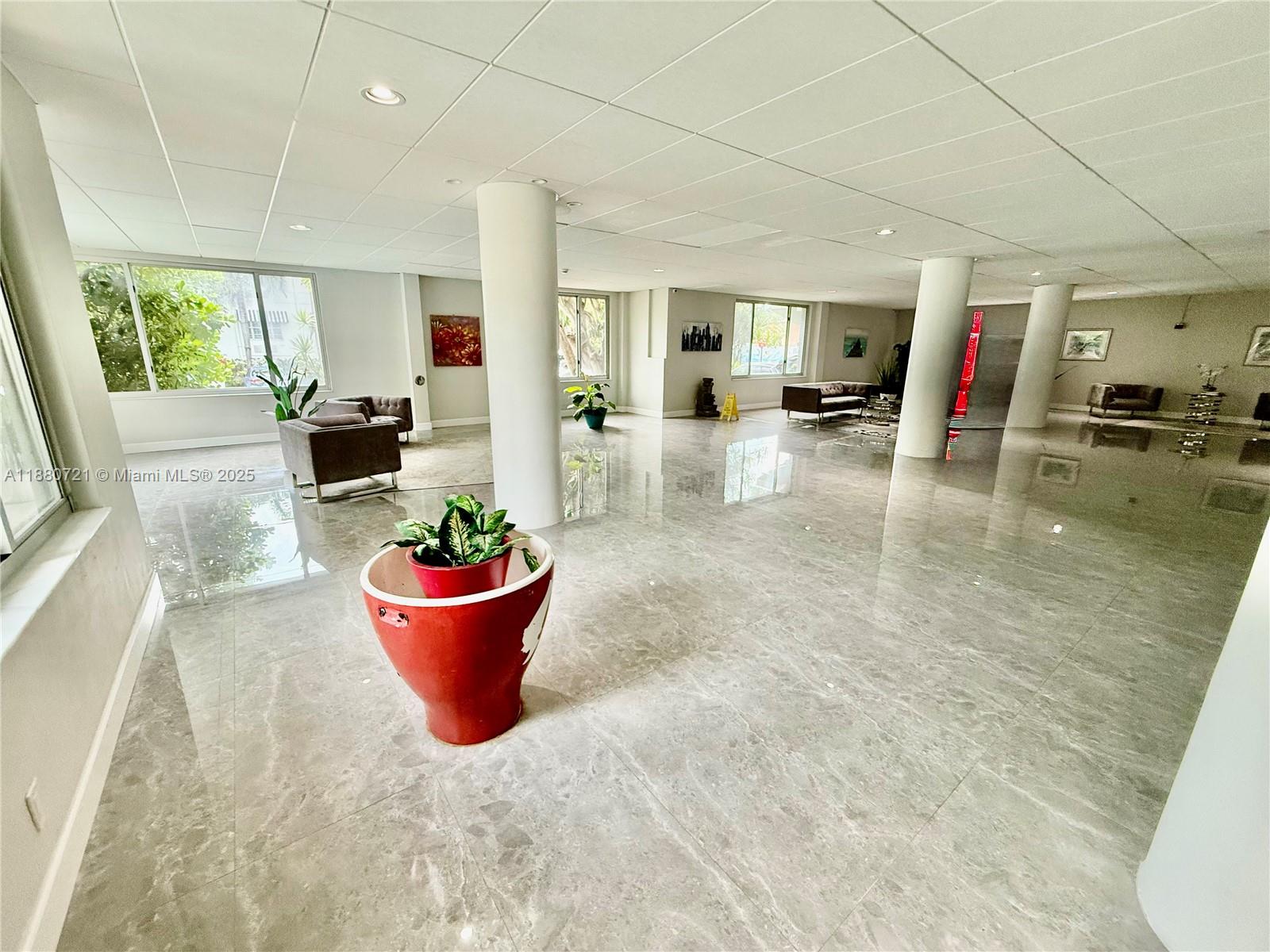 SUMMIT CONDO - Residential