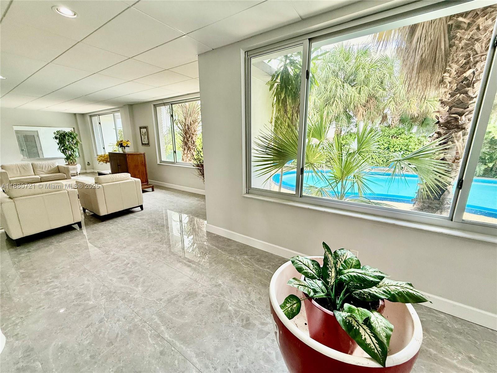 SUMMIT CONDO - Residential