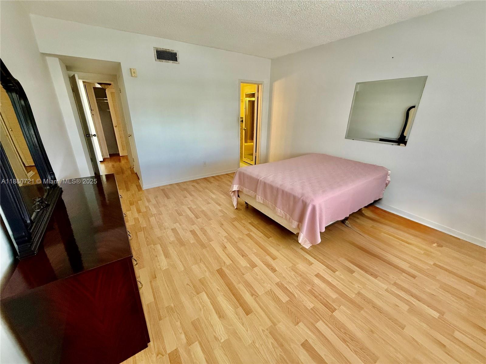 SUMMIT CONDO - Residential