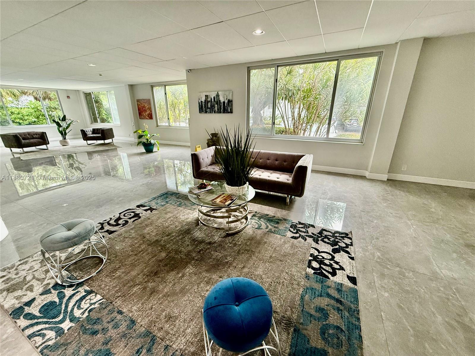 SUMMIT CONDO - Residential