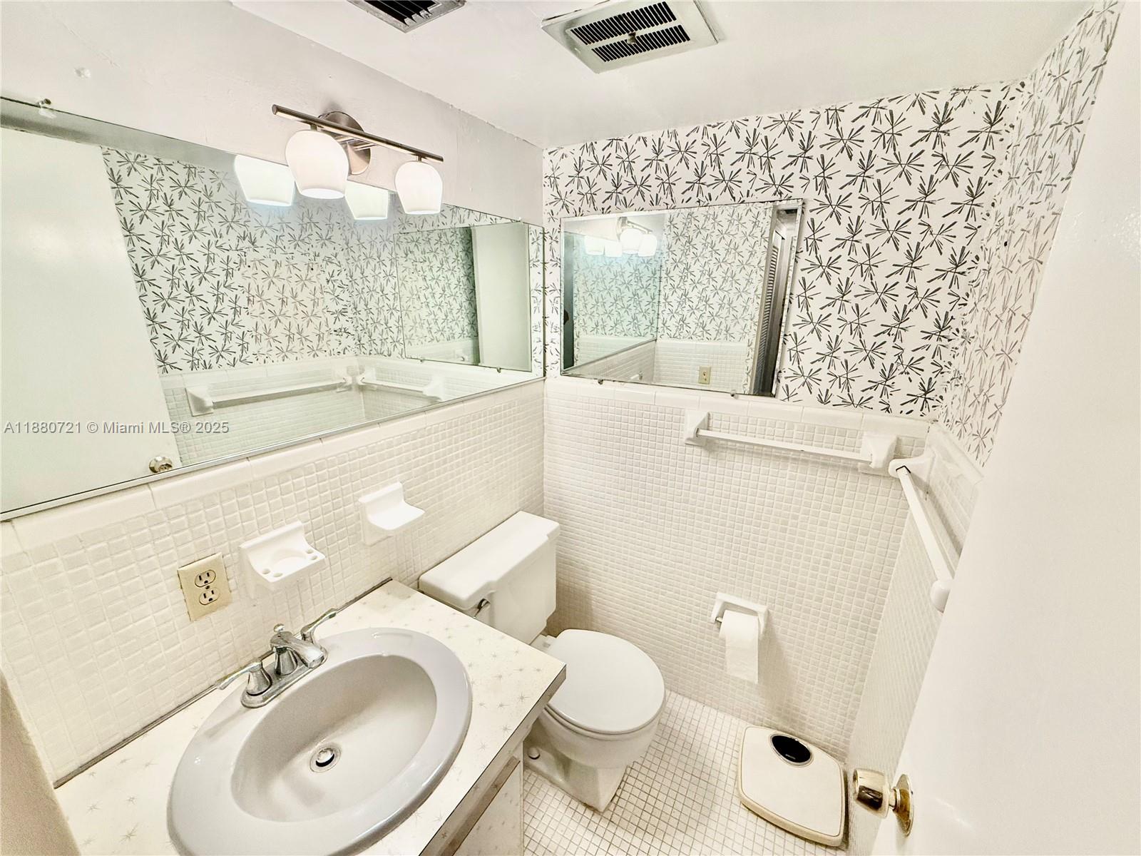 SUMMIT CONDO - Residential