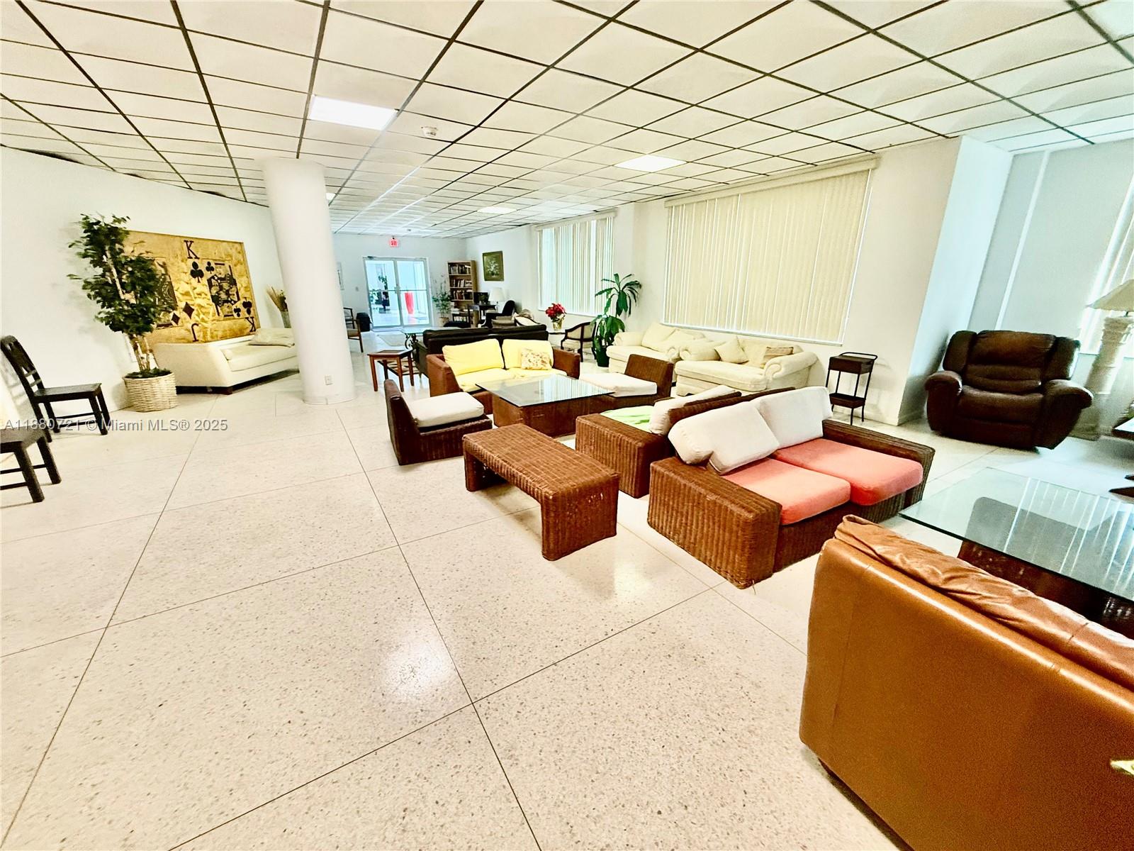 SUMMIT CONDO - Residential