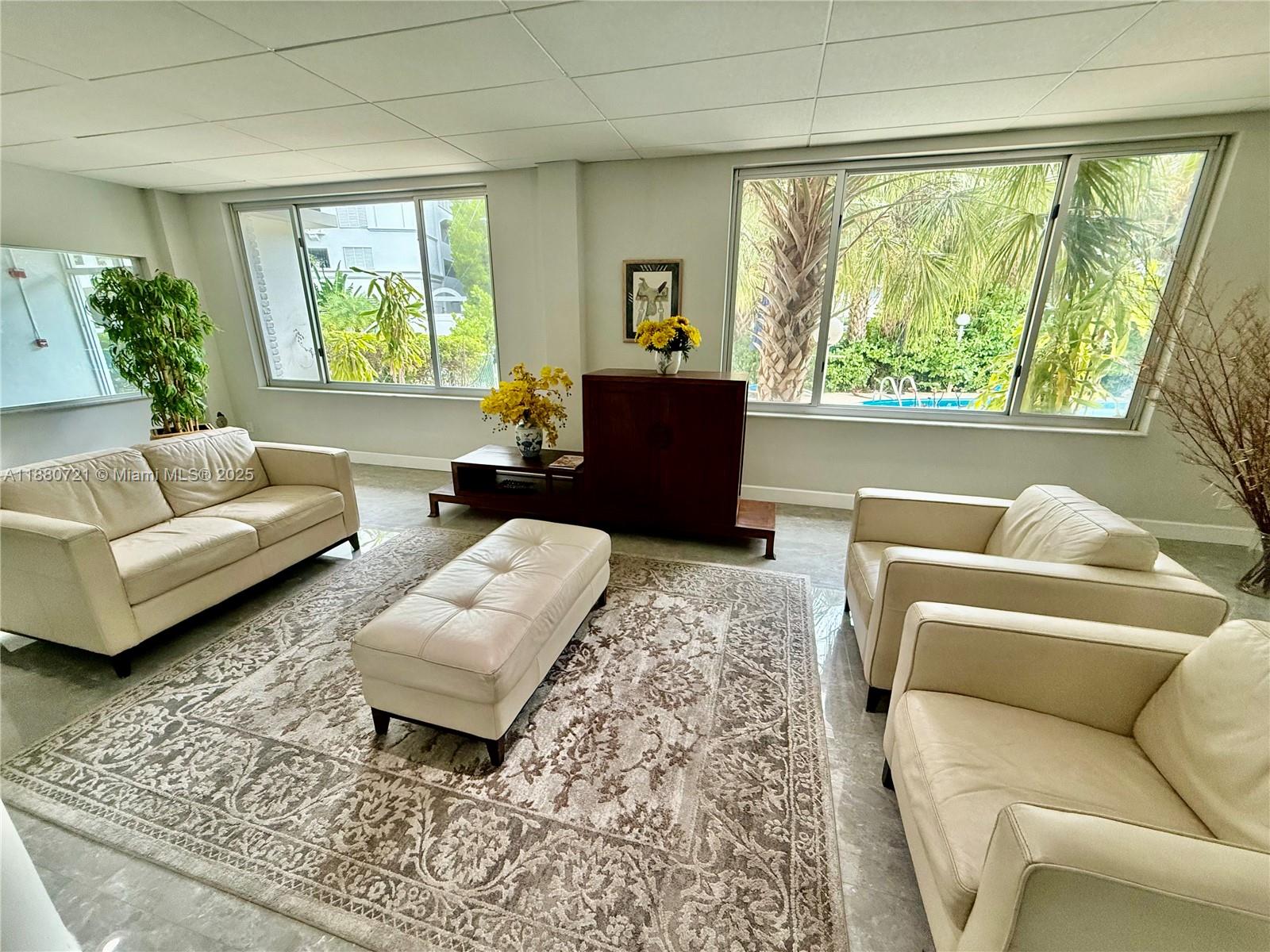 SUMMIT CONDO - Residential