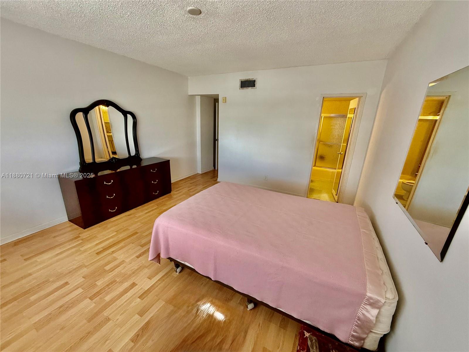 SUMMIT CONDO - Residential