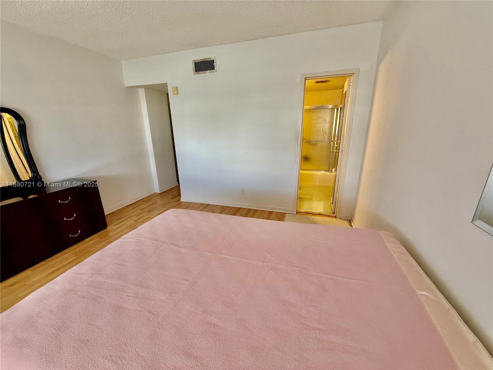 SUMMIT CONDO - Residential