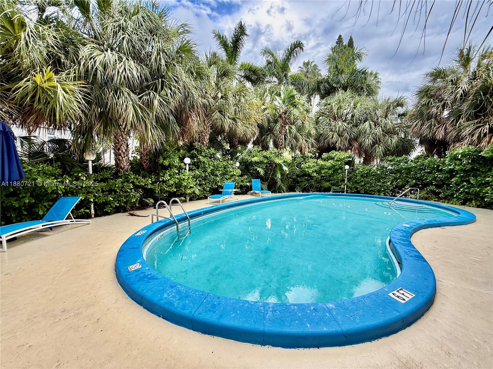 SUMMIT CONDO - Residential