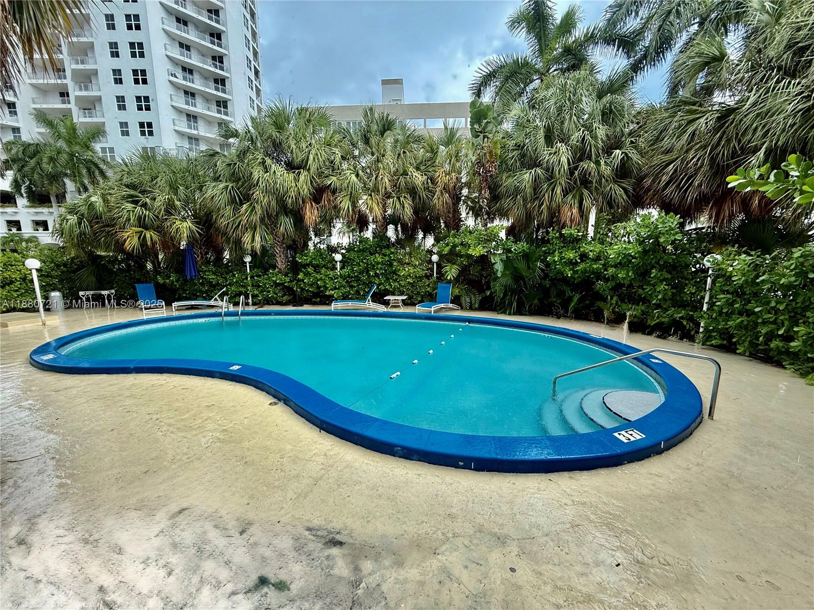 SUMMIT CONDO - Residential