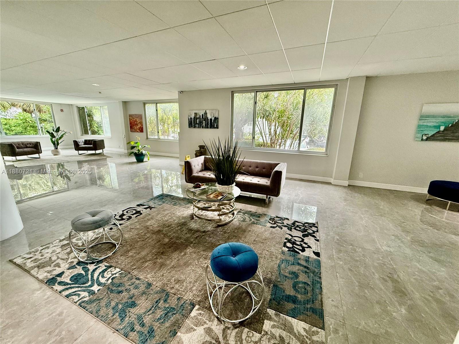 SUMMIT CONDO - Residential