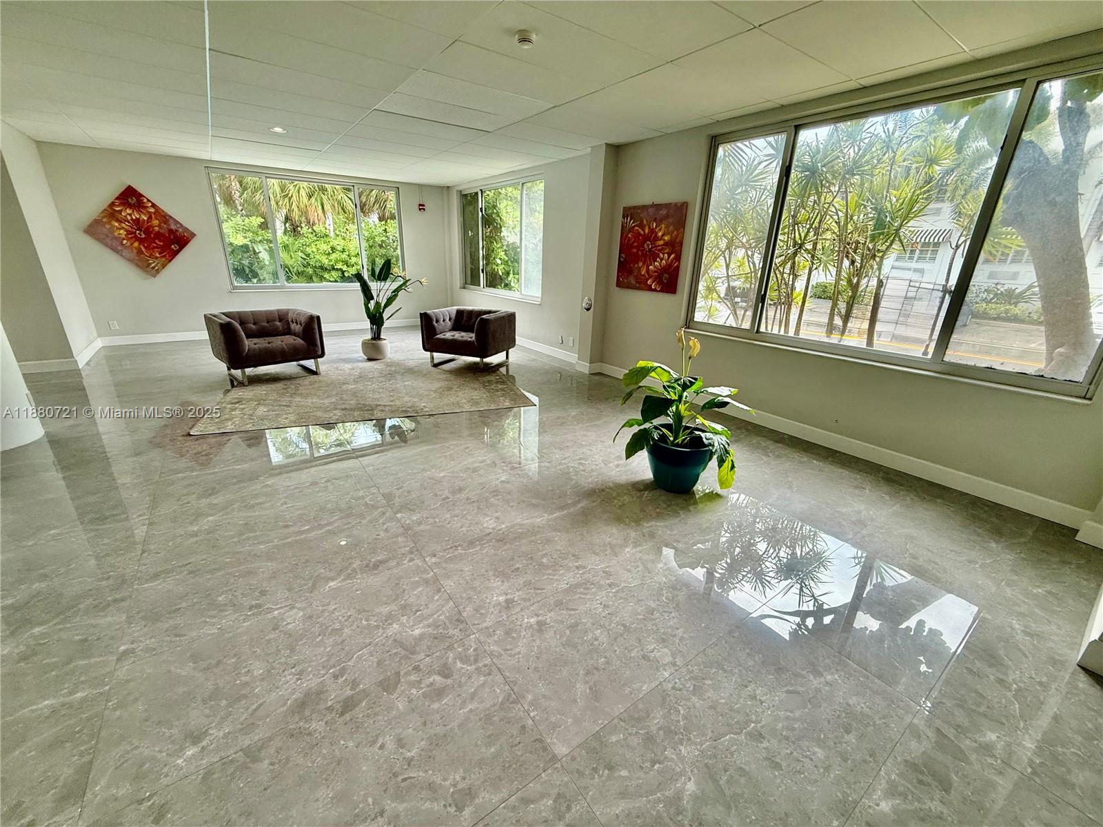 SUMMIT CONDO - Residential