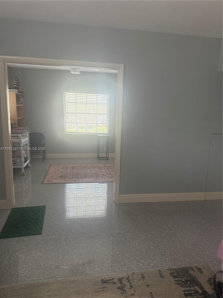 COLONIAL HOUSE CONDO - Residential
