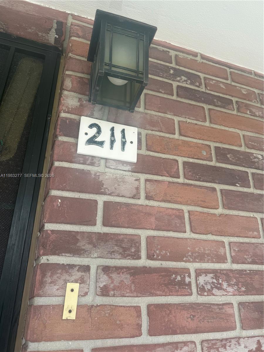 COLONIAL HOUSE CONDO - Residential