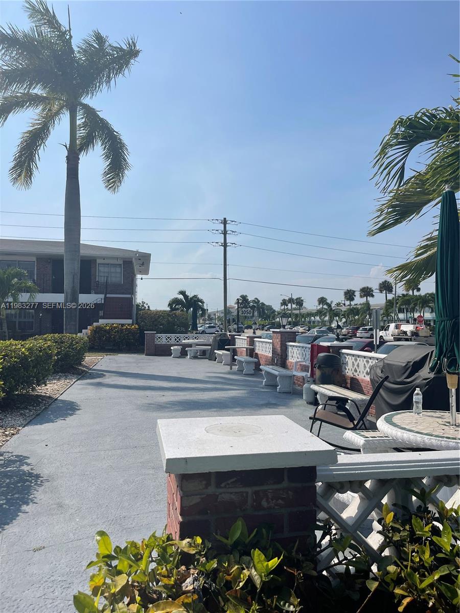 COLONIAL HOUSE CONDO - Residential