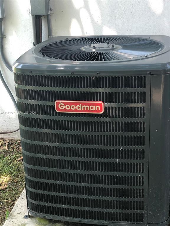 COLONIAL HOUSE CONDO - Residential