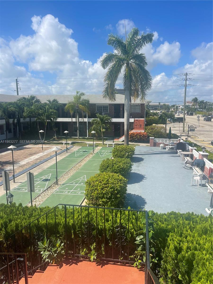 COLONIAL HOUSE CONDO - Residential