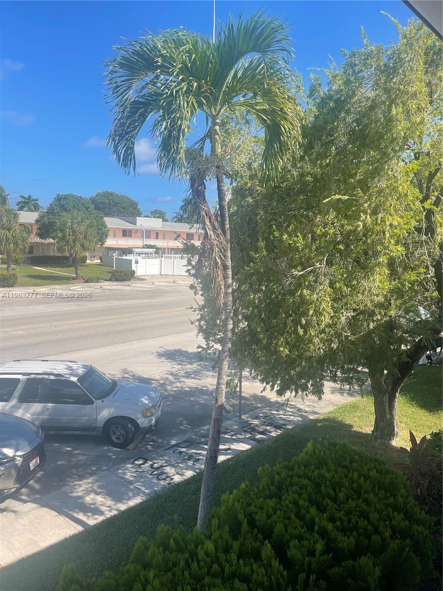 COLONIAL HOUSE CONDO - Residential