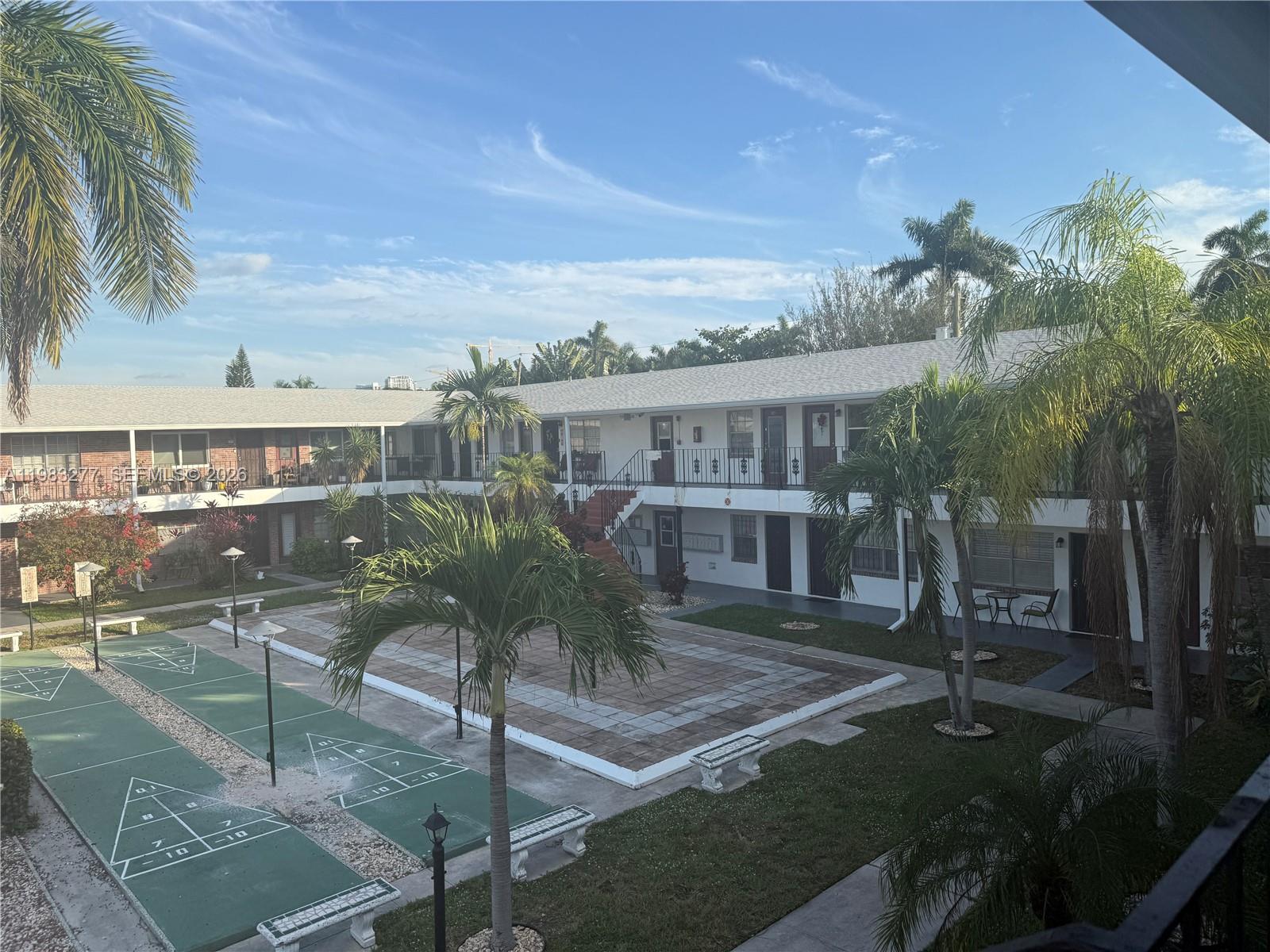 COLONIAL HOUSE CONDO - Residential