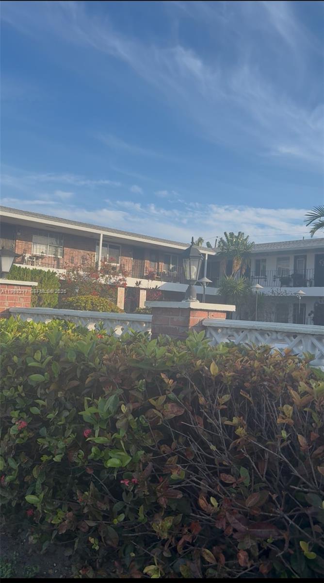 COLONIAL HOUSE CONDO - Residential