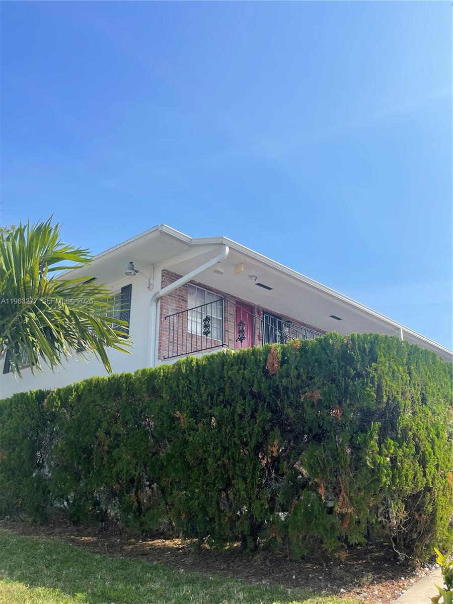 COLONIAL HOUSE CONDO - Residential