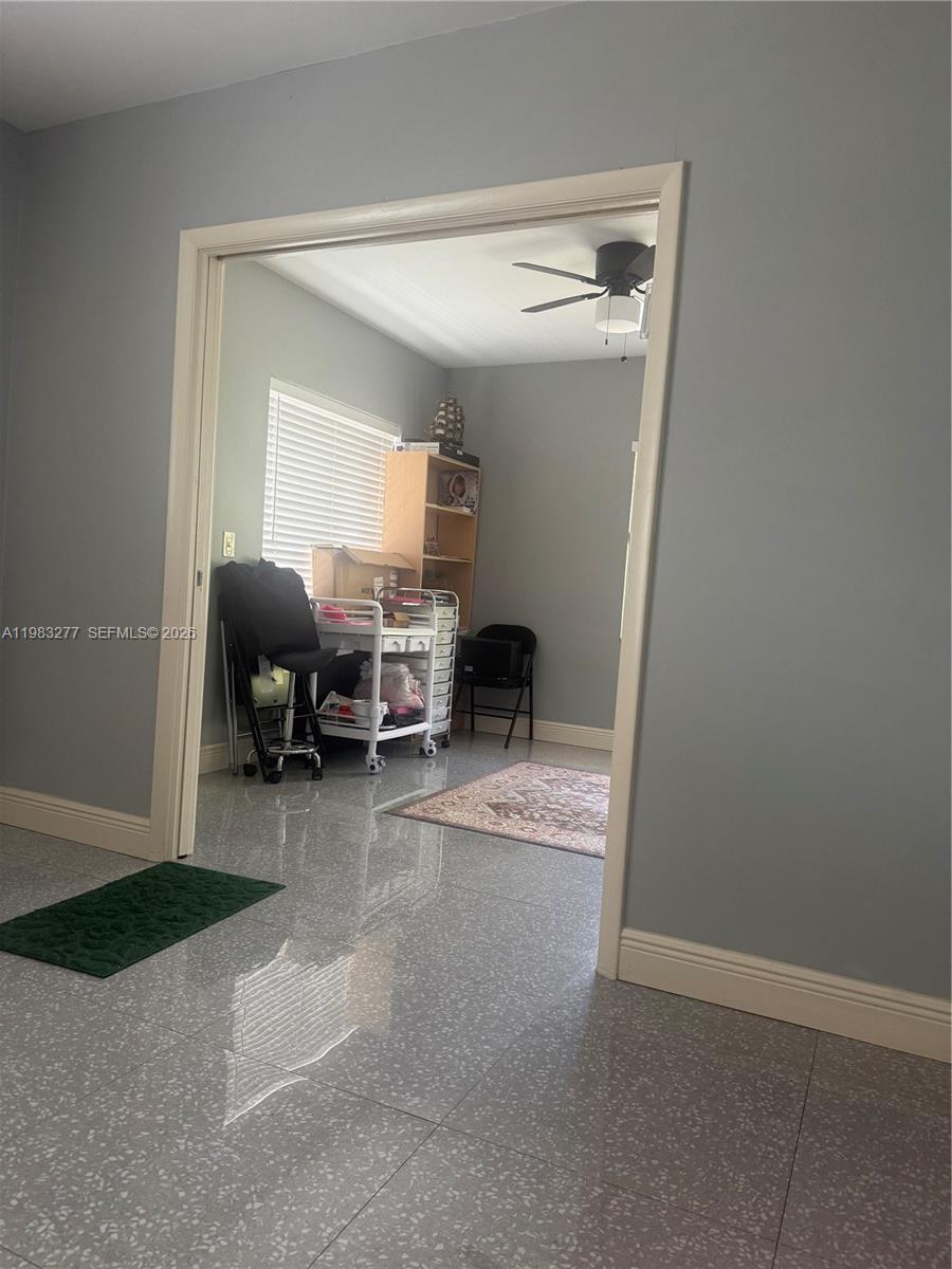 COLONIAL HOUSE CONDO - Residential