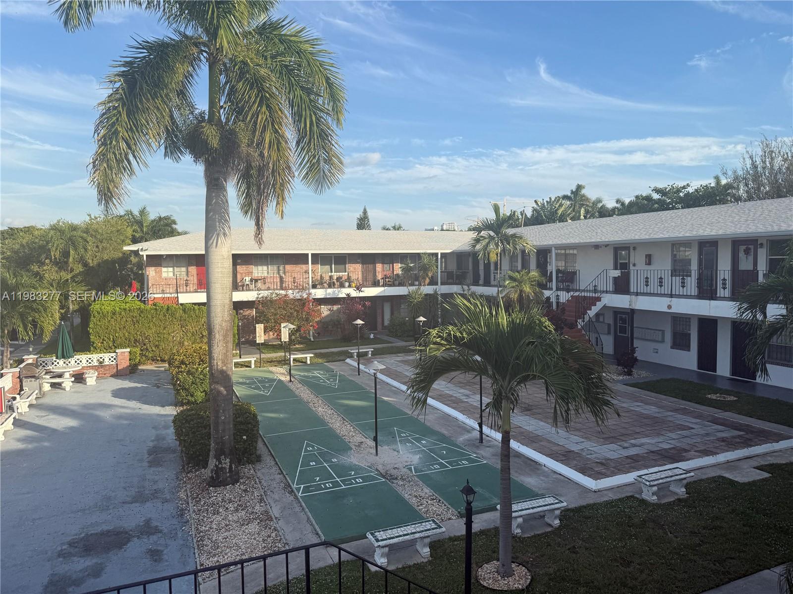 COLONIAL HOUSE CONDO - Residential