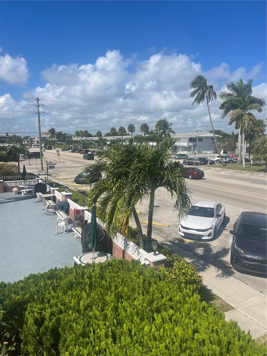 COLONIAL HOUSE CONDO - Residential