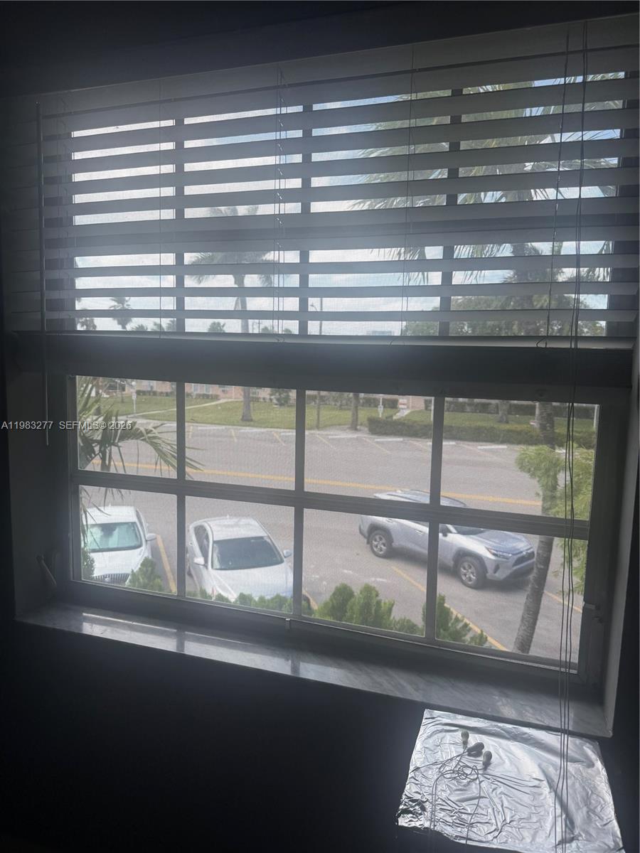 COLONIAL HOUSE CONDO - Residential