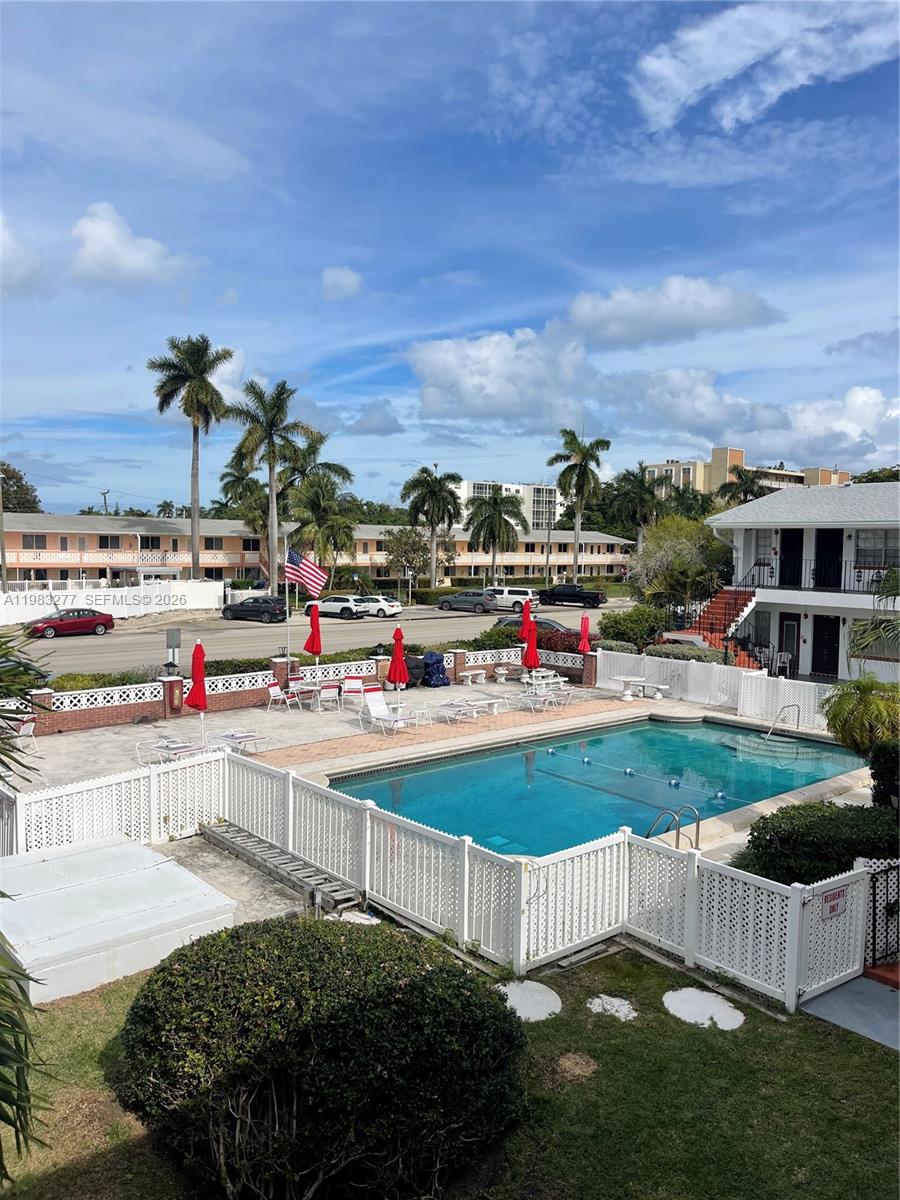 COLONIAL HOUSE CONDO - Residential