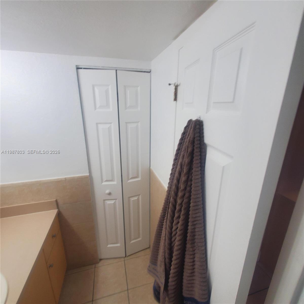 CYPRESS VILLAGE CONDO - Residential Lease