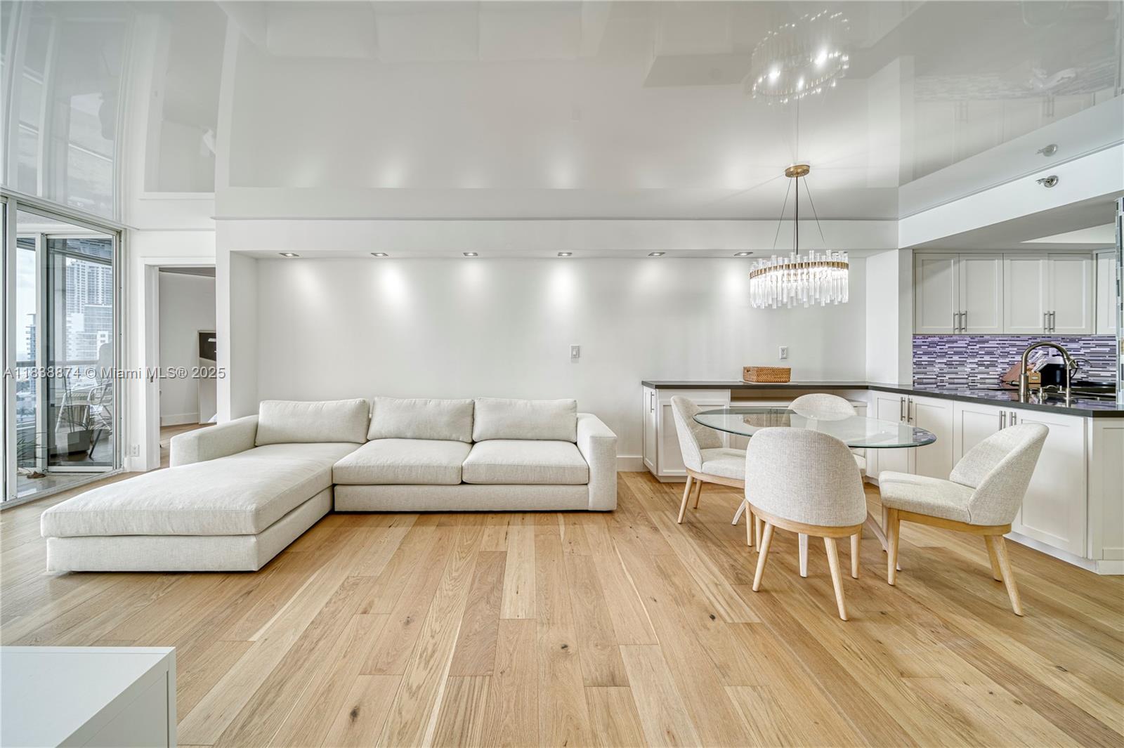 6767 Collins Ave 1706