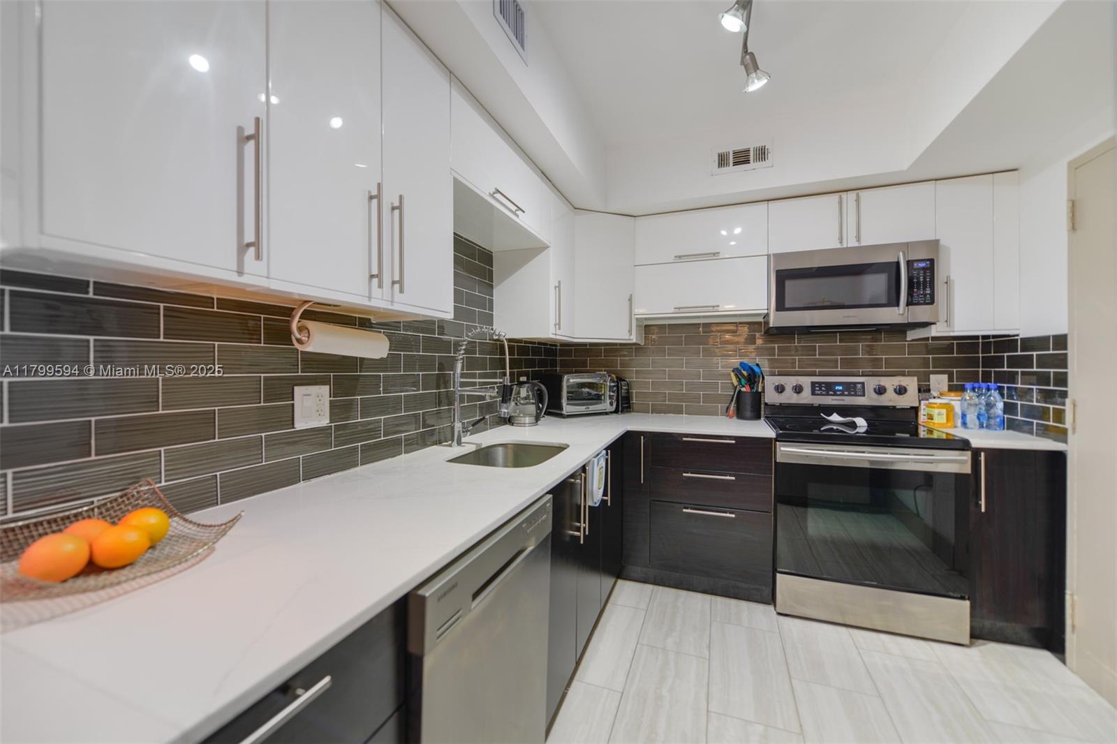 HEMISPHERES CONDO - Residential Lease