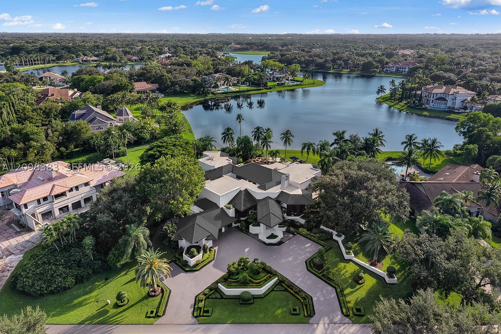 2965 Surrey Ln, Weston, FL, 33331/$8,900,000 2 2965 Surrey Ln
