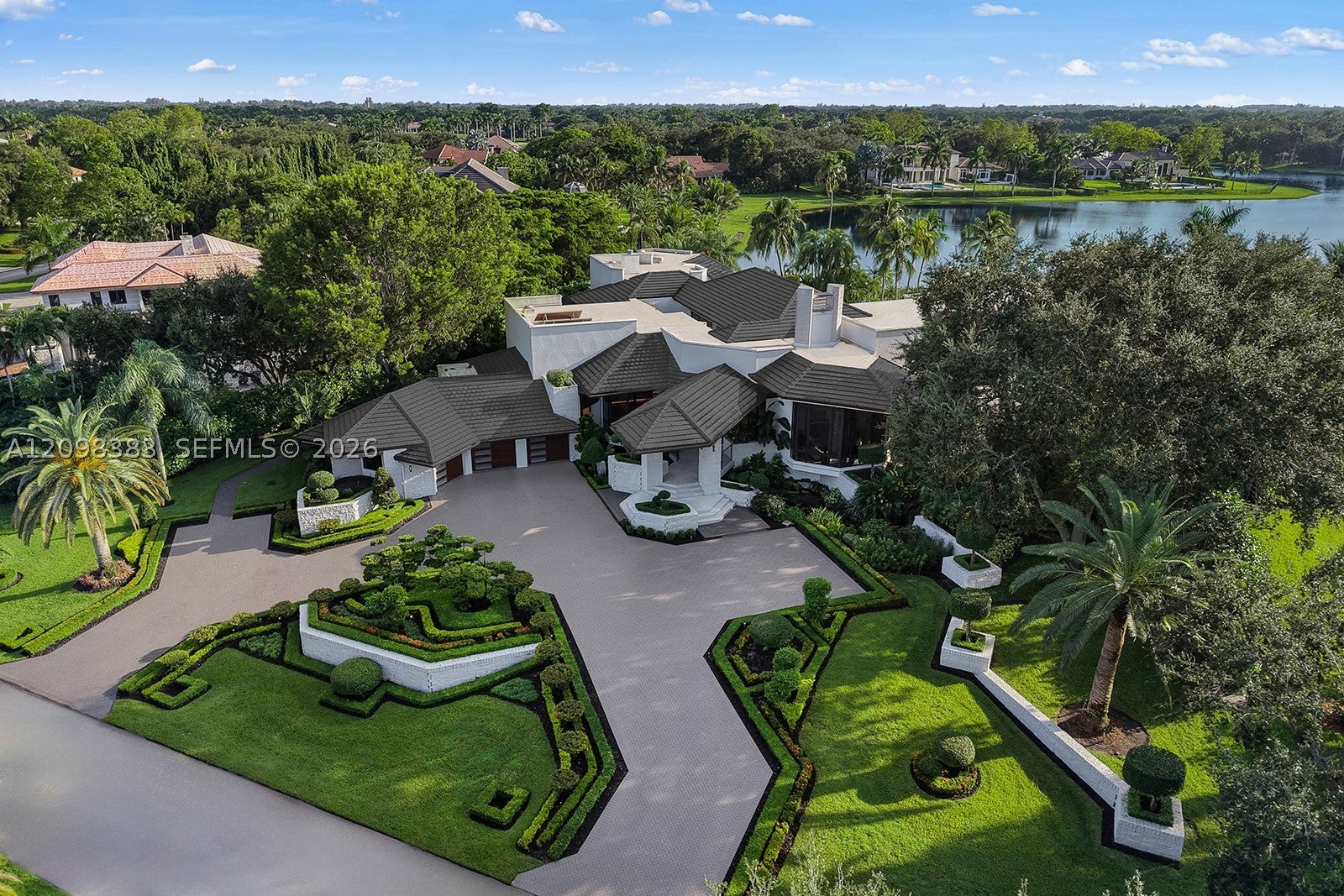 2965 Surrey Ln, Weston, FL, 33331/$8,900,000 3 2965 Surrey Ln