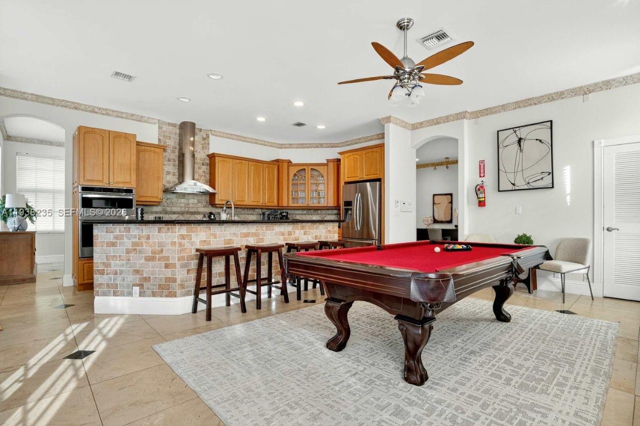 HOLLYWOOD LAKES SECTION - Residential