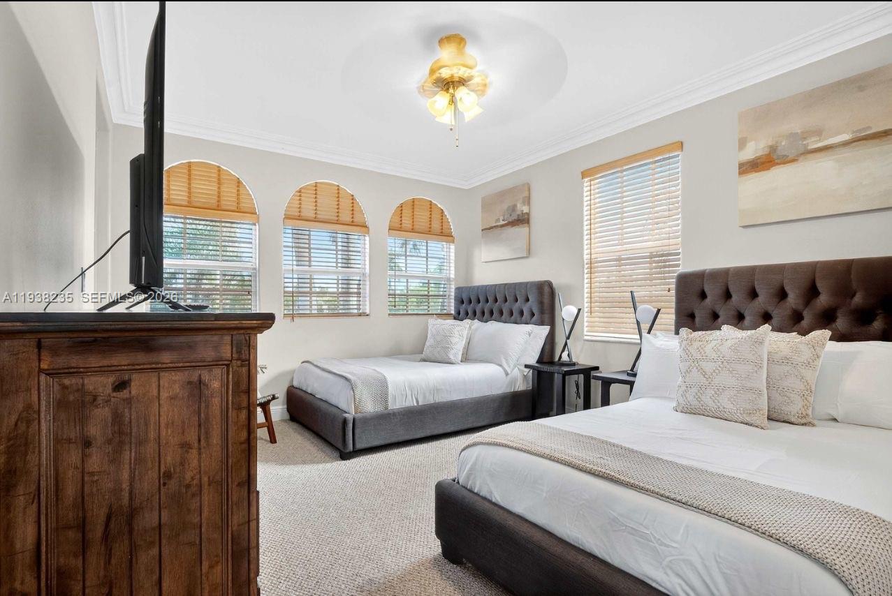 HOLLYWOOD LAKES SECTION - Residential