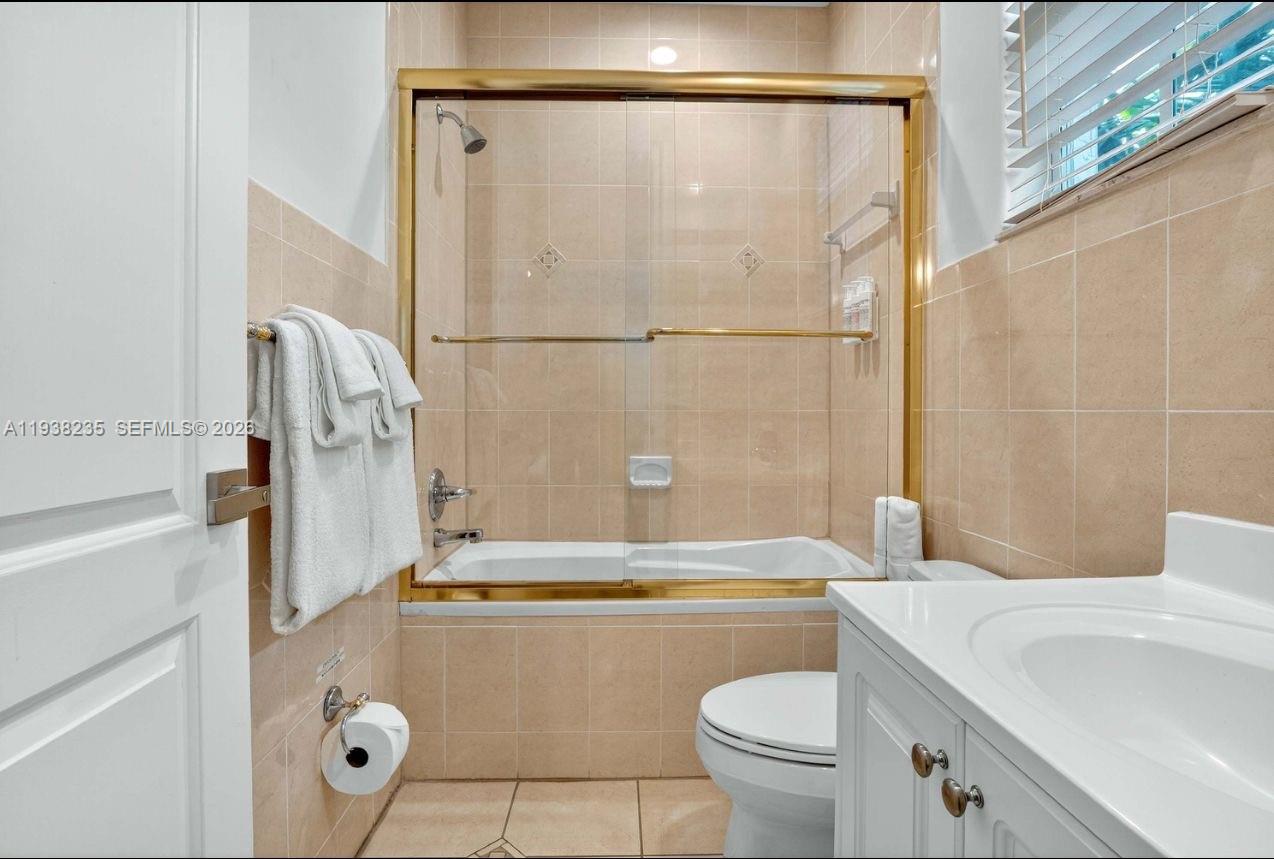 HOLLYWOOD LAKES SECTION - Residential