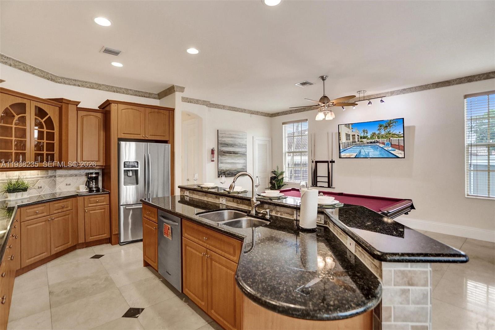 HOLLYWOOD LAKES SECTION - Residential