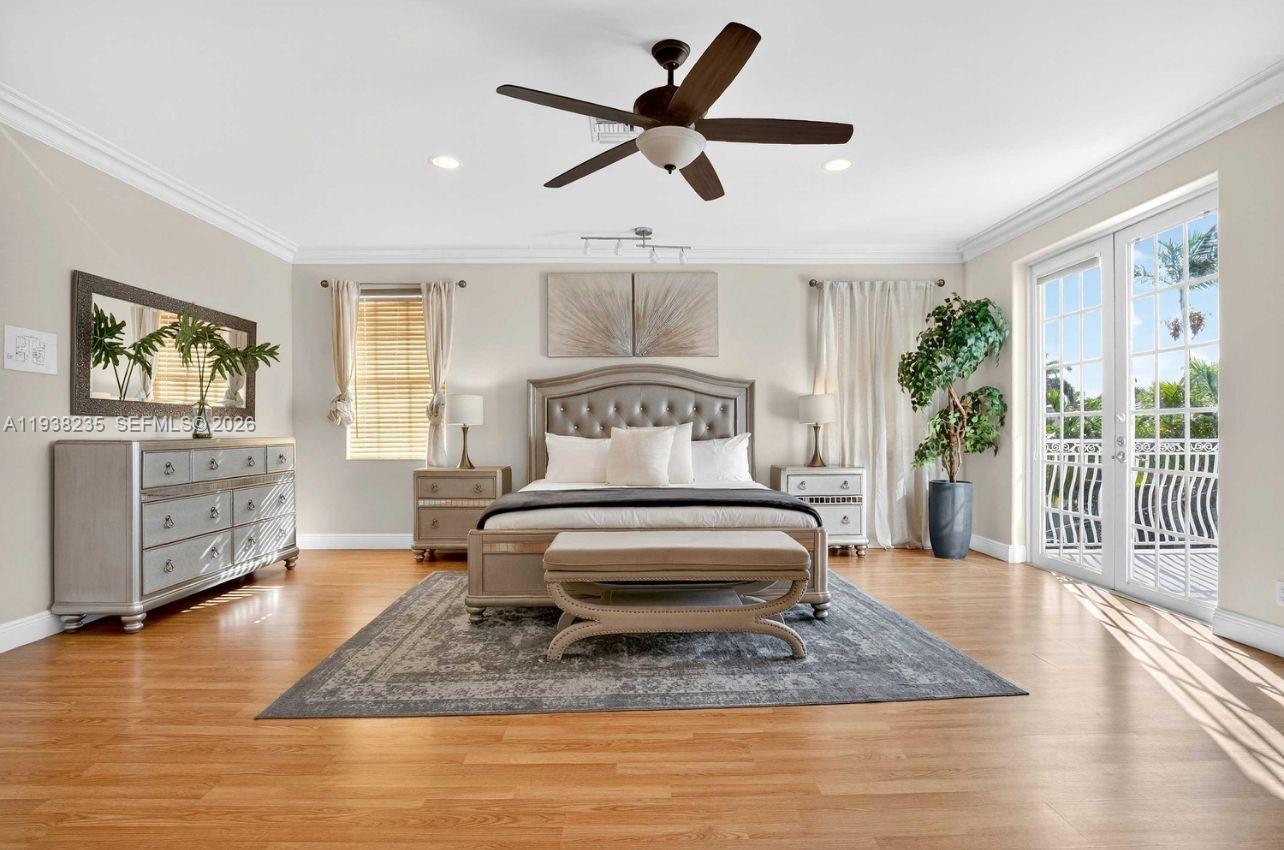 HOLLYWOOD LAKES SECTION - Residential