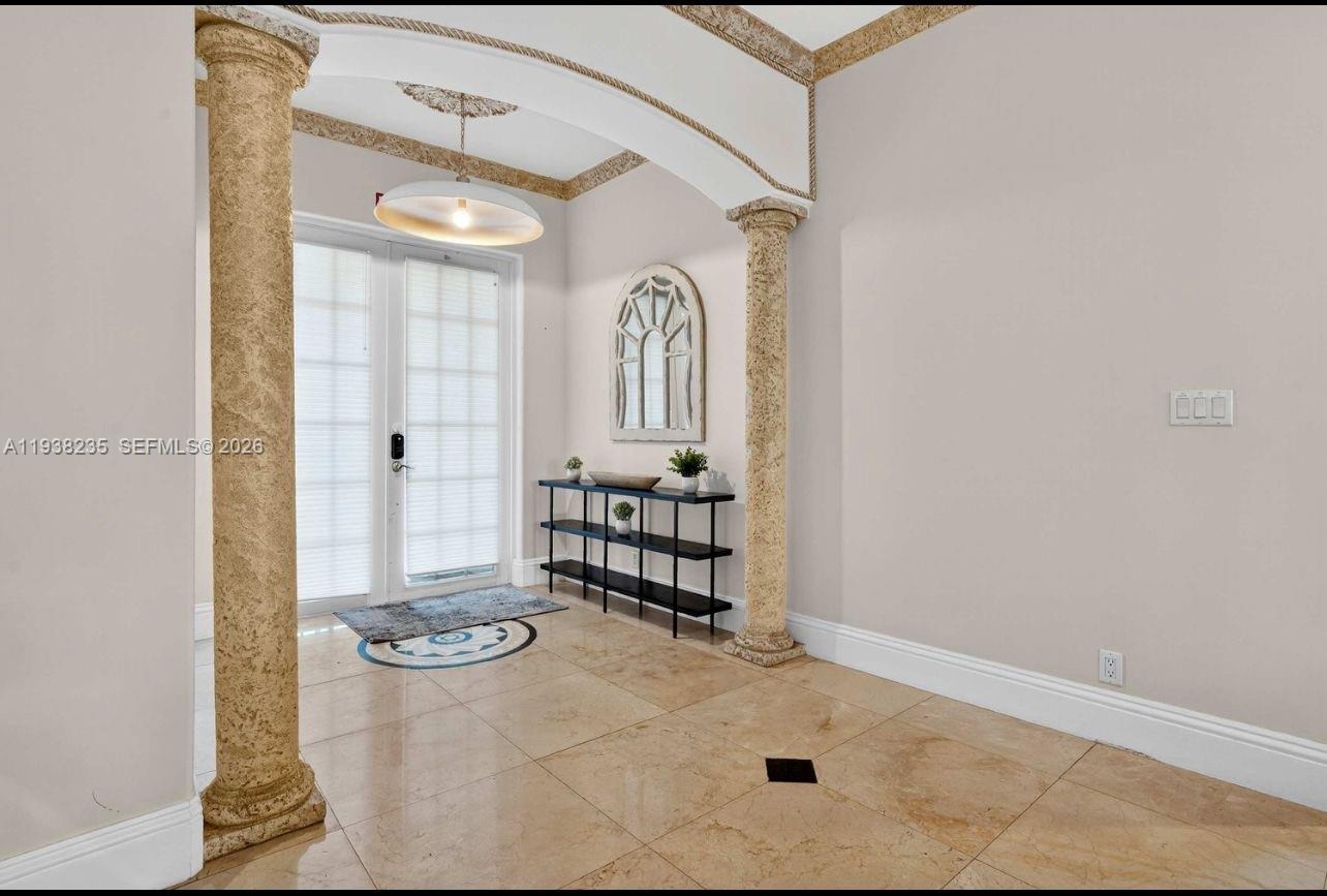 HOLLYWOOD LAKES SECTION - Residential