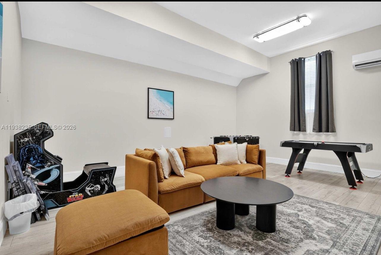 HOLLYWOOD LAKES SECTION - Residential