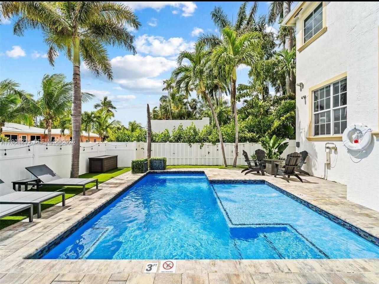 HOLLYWOOD LAKES SECTION - Residential