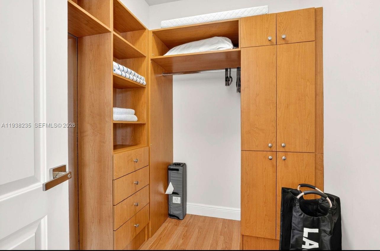 HOLLYWOOD LAKES SECTION - Residential