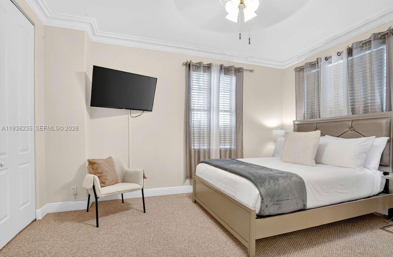 HOLLYWOOD LAKES SECTION - Residential