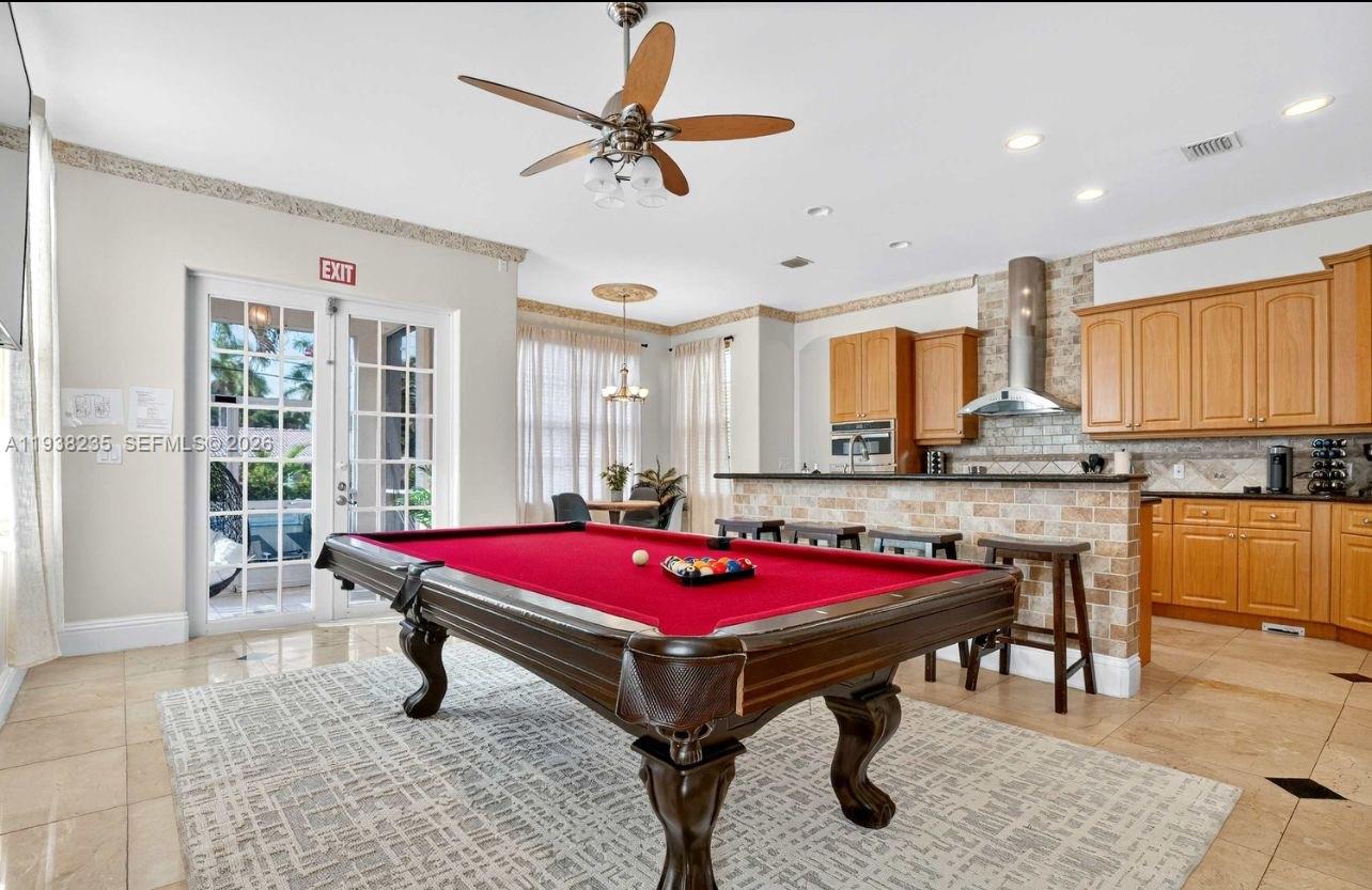 HOLLYWOOD LAKES SECTION - Residential