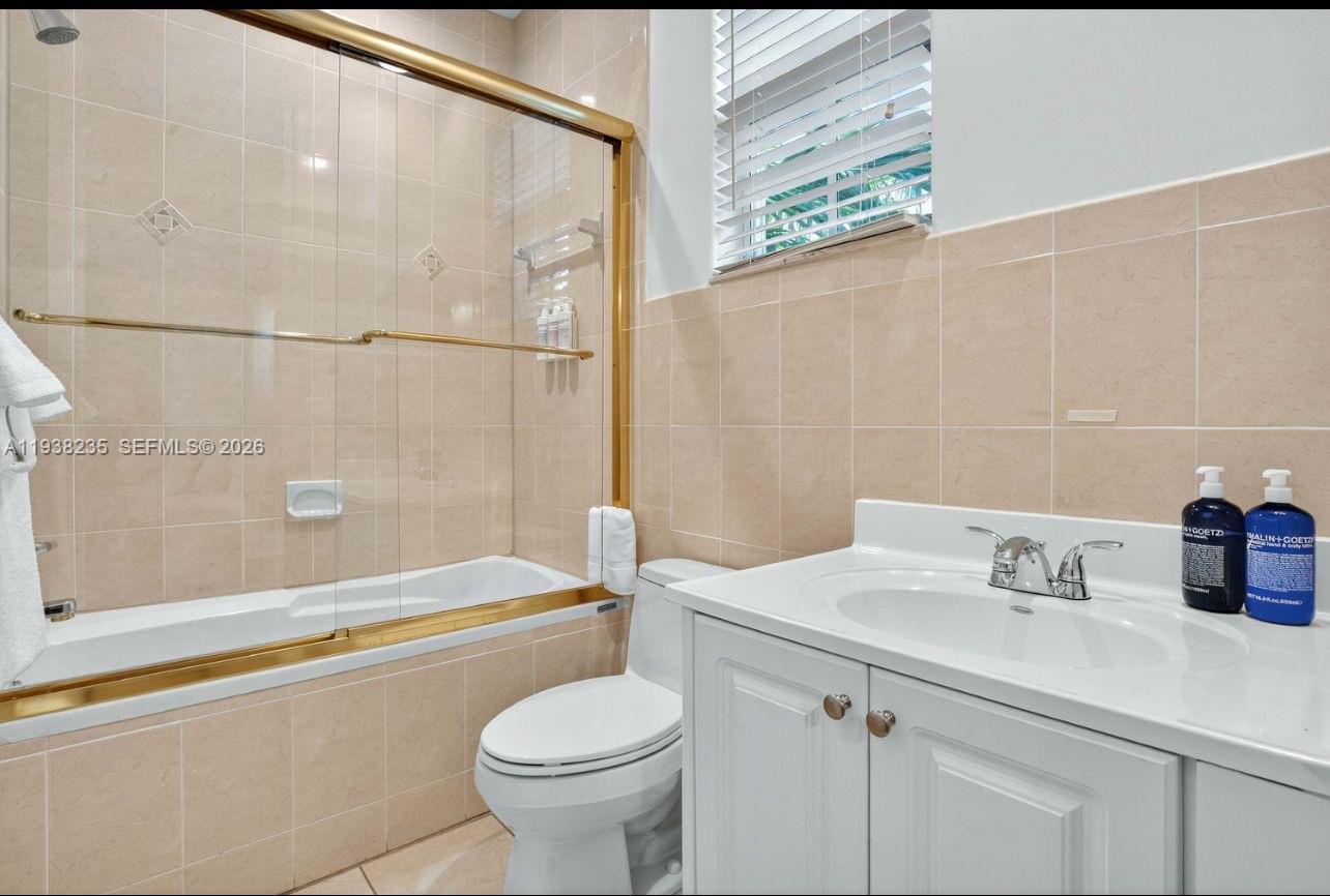 HOLLYWOOD LAKES SECTION - Residential