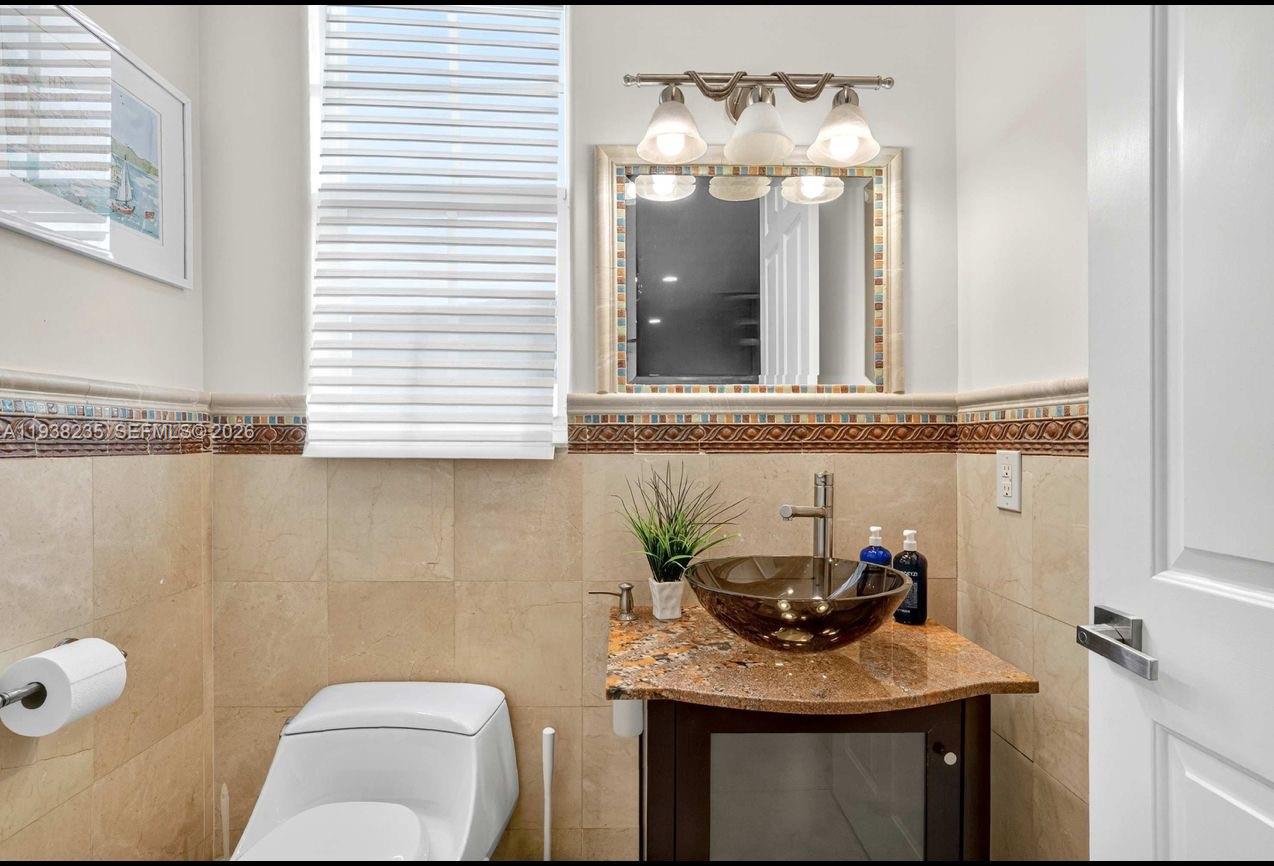 HOLLYWOOD LAKES SECTION - Residential