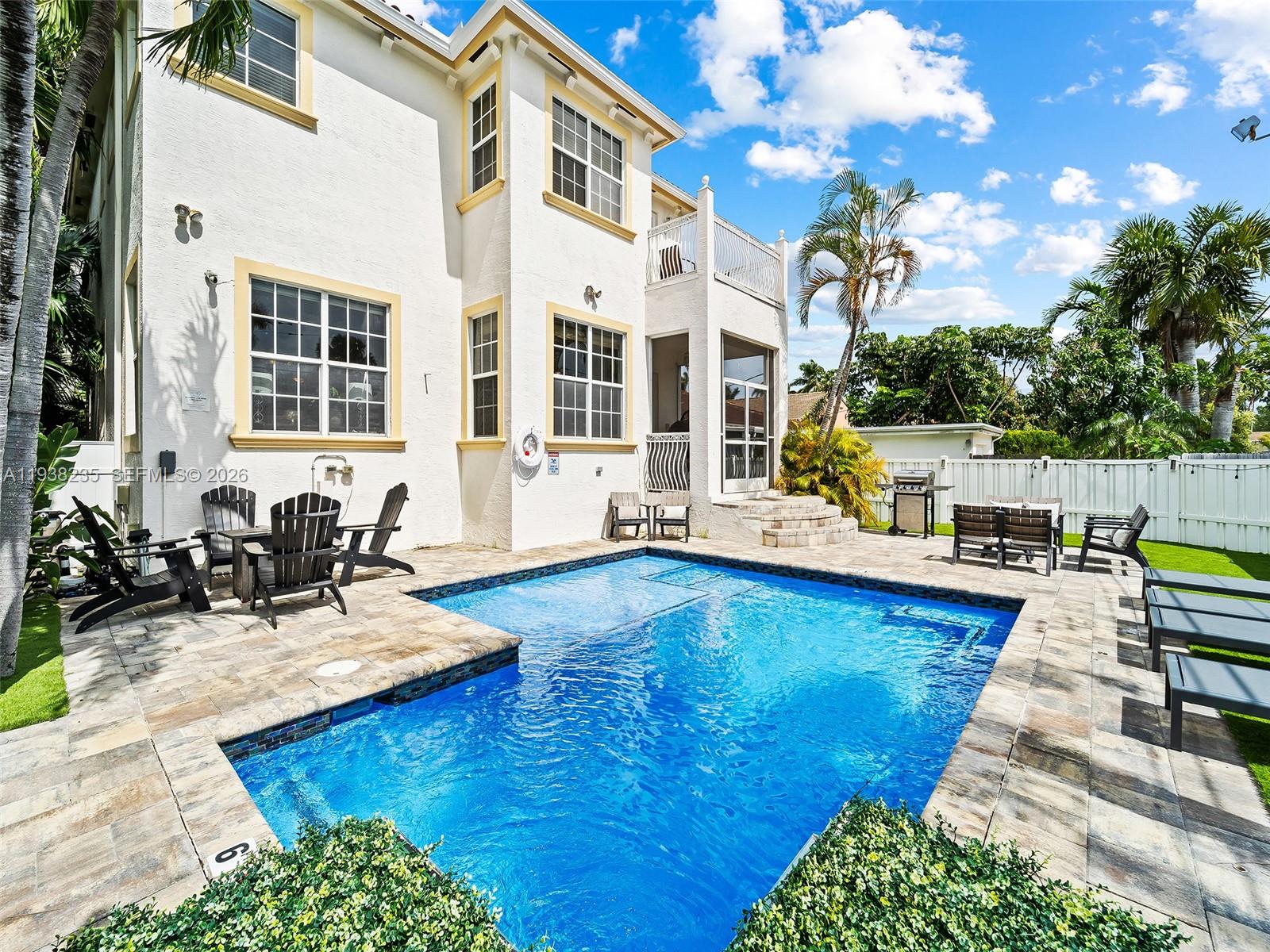 HOLLYWOOD LAKES SECTION - Residential